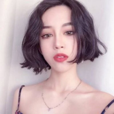 吊带气质女生半身控头像 锁骨露肩侧脸