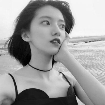 吊带气质女生半身控头像 锁骨露肩侧脸