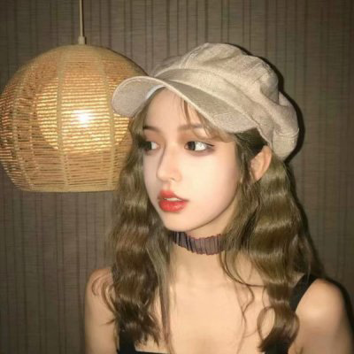 吊带气质女生半身控头像 锁骨露肩侧脸
