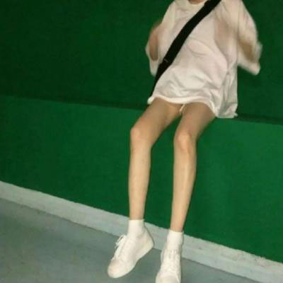 高清穿绿色衣服女生qq头像图片