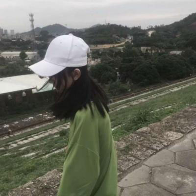 高清穿绿色衣服女生qq头像图片