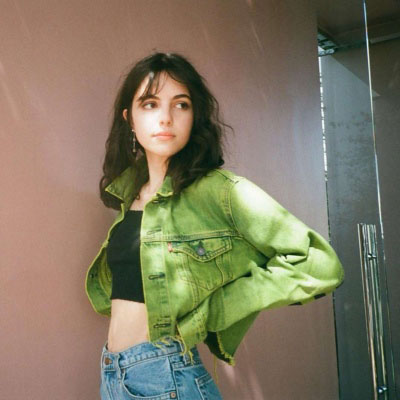 高清穿绿色衣服女生qq头像图片