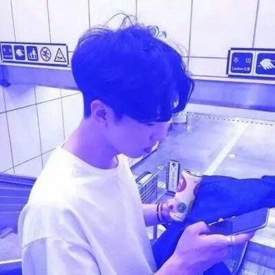 玩网男头干净图片 白色干净高清头像