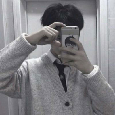 玩网男头干净图片 白色干净高清头像