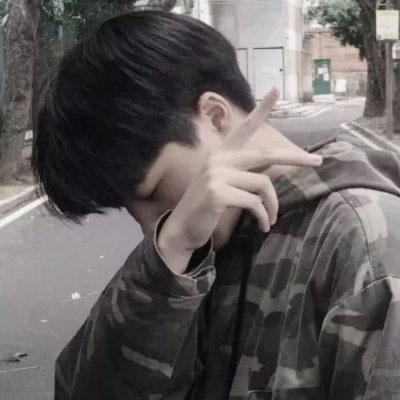 玩网男头干净图片 白色干净高清头像