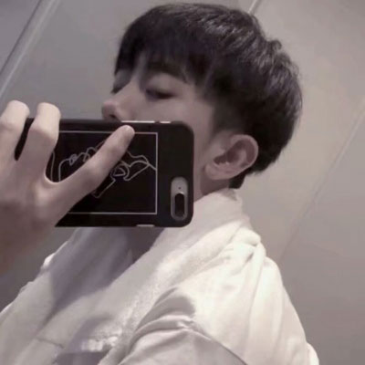 玩网男头干净图片 白色干净高清头像