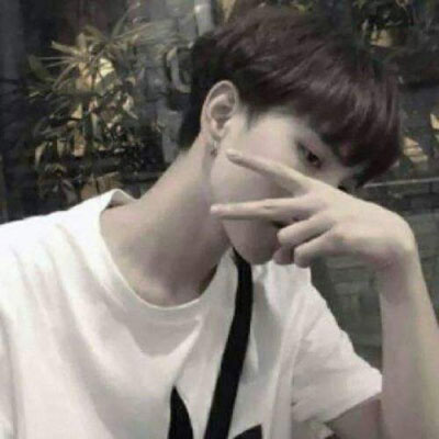 玩网男头干净图片 白色干净高清头像