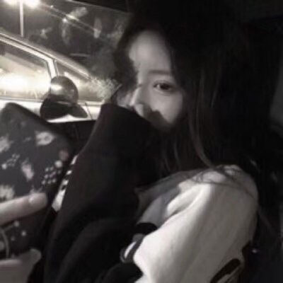 灰色qq头像 女生黑白系伤感头像