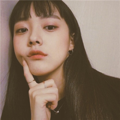 戴复古圆眼镜女生头像图片