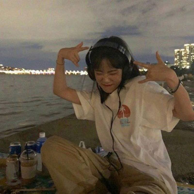 卖萌搞怪小女孩头像