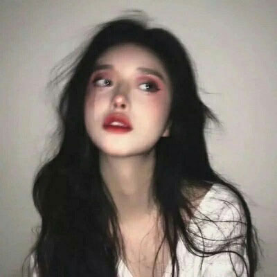 很拽的头像 很霸气很拽的女生头像