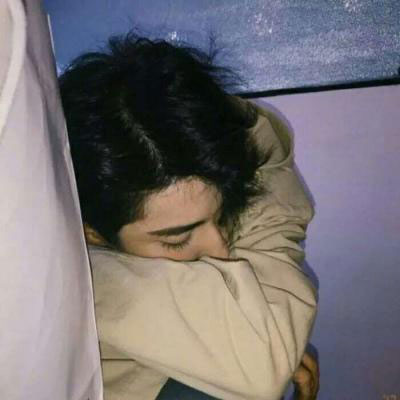 男生伤感孤独头像 失恋版寂寞背影图