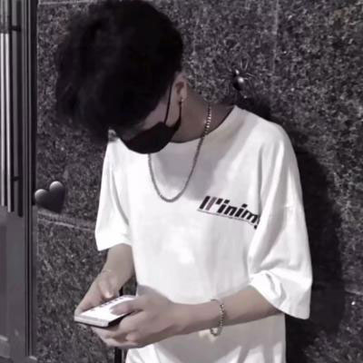 男生伤感孤独头像 失恋版寂寞背影图