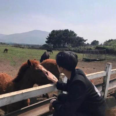 落寞头像 男生孤单落寞的背影图片
