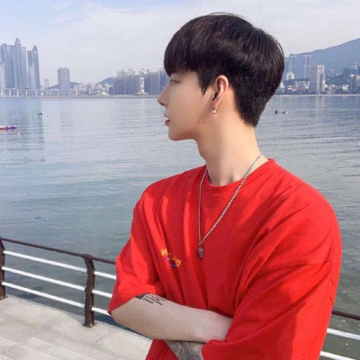 看海头像 男生孤单看海背影唯美图片