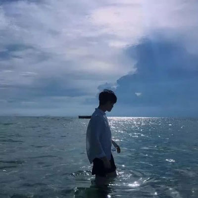 看海头像 男生孤单看海背影唯美图片