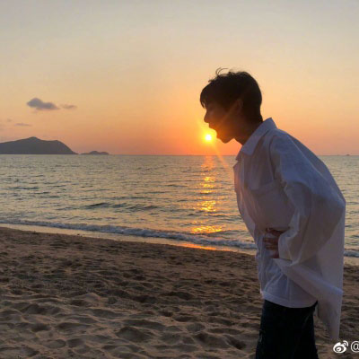 看海头像 男生孤单看海背影唯美图片