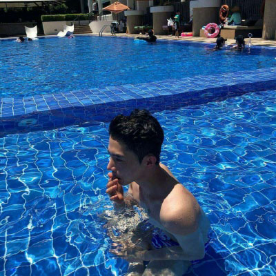 看海头像 男生孤单看海背影唯美图片