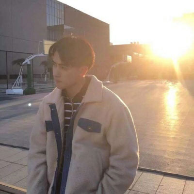 看海头像 男生孤单看海背影唯美图片