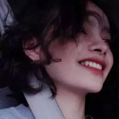 女生头像笑的很灿烂 阳光爱笑开朗很治愈女生图片