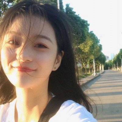 女生头像笑的很灿烂 阳光爱笑开朗很治愈女生图片
