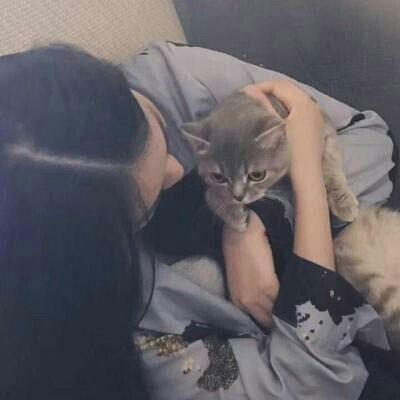 最近很火的ins头像 ins最火头像女