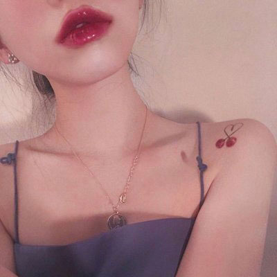 部位女头胸有点污 霸气高清半身胸可爱图片