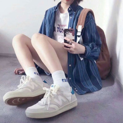 中学生细腿照 初中漂亮筷子腿细腿女生图片