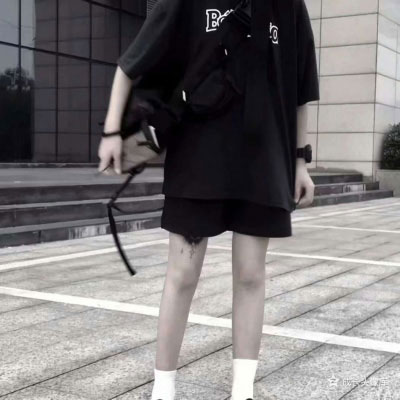 中学生细腿照 初中漂亮筷子腿细腿女生图片