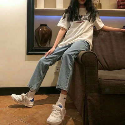 中学生细腿照 初中漂亮筷子腿细腿女生图片