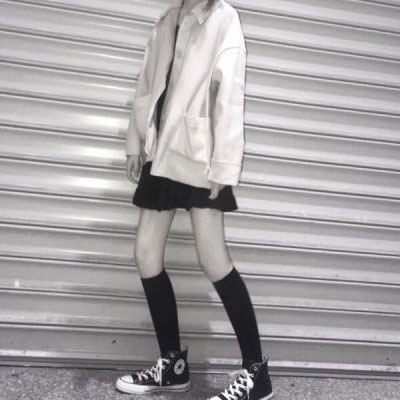 中学生细腿照 初中漂亮筷子腿细腿女生图片