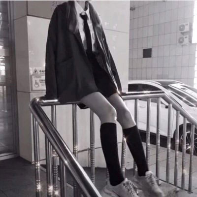 中学生细腿照 初中漂亮筷子腿细腿女生图片