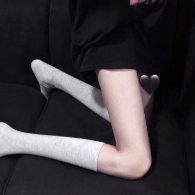 中学生细腿照 初中漂亮筷子腿细腿女生图片