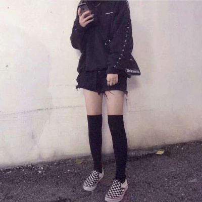 中学生细腿照 初中漂亮筷子腿细腿女生图片
