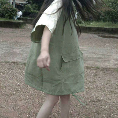 细腿少女图片 初中漂亮细腿女生图片