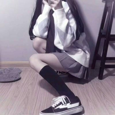 细腿少女图片 初中漂亮细腿女生图片
