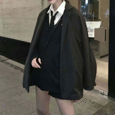 细腿少女图片 初中漂亮细腿女生图片
