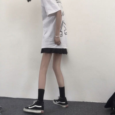 细腿少女图片 初中漂亮细腿女生图片