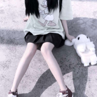 细腿少女图片 初中漂亮细腿女生图片