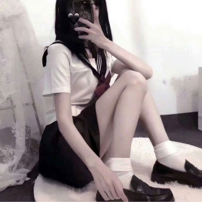 细腿女生一览 少女图片头像唯美真人在床上