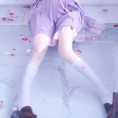 细腿女生一览 少女图片头像唯美真人在床上