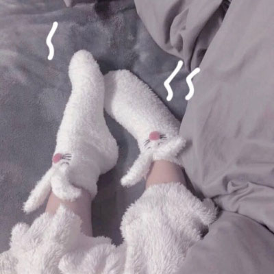 细腿女生一览 少女图片头像唯美真人在床上
