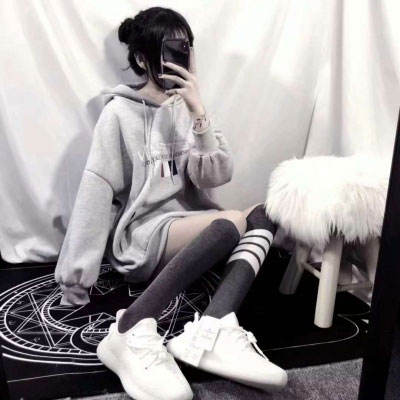 细腿女生一览 少女图片头像唯美真人在床上