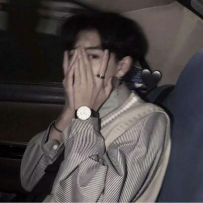 遮脸头像男 拿手机或手挡脸男生图片