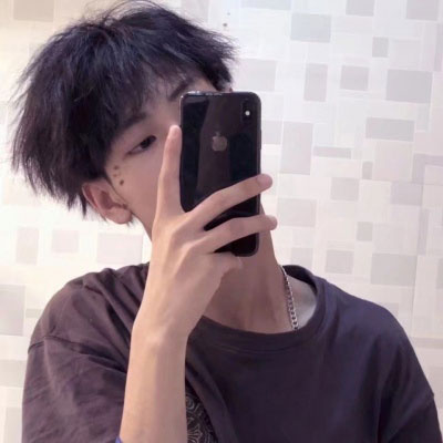 遮脸头像男 拿手机或手挡脸男生图片