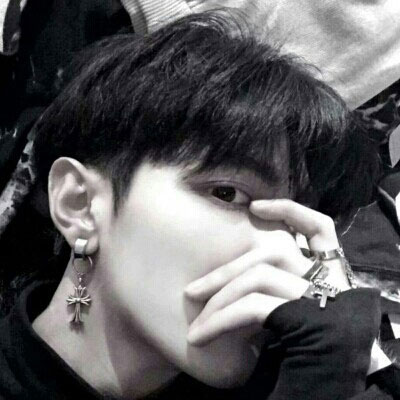 遮脸头像男 拿手机或手挡脸男生图片