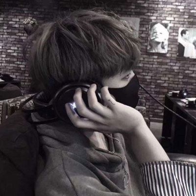 遮脸头像男 拿手机或手挡脸男生图片