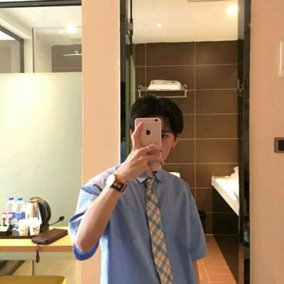 帅哥照片同一个人10张 男生照片多张同一个人