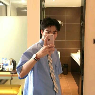 帅哥照片同一个人10张 男生照片多张同一个人