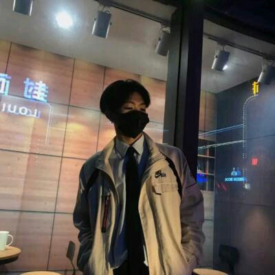 17岁帅哥照片同一个人  现实16岁 18岁20张男生照片
